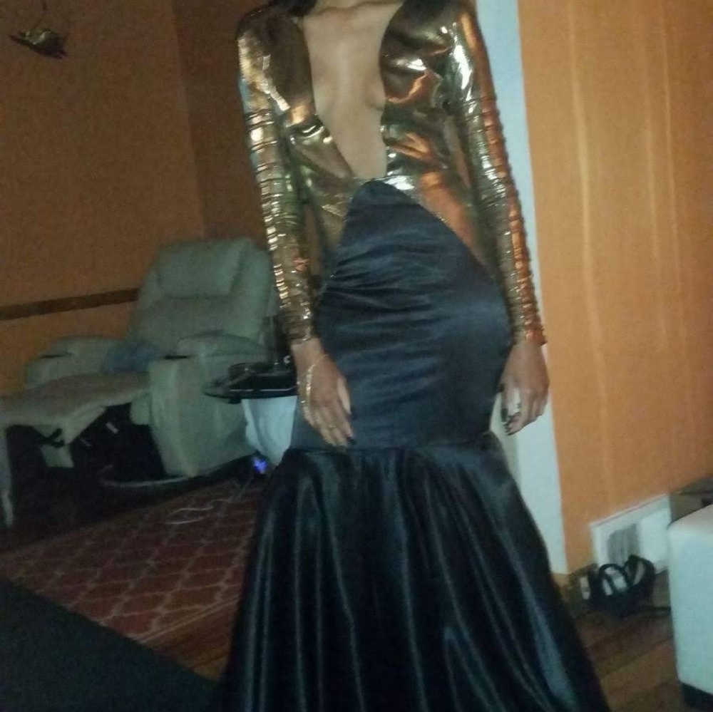This dress was designed to fit Thet mode